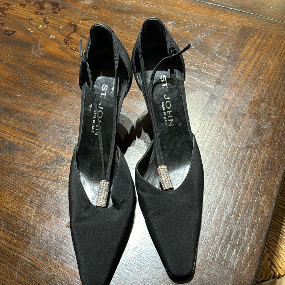 St John show aside 8